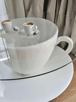 coffee table cup in hotel maison moschino2