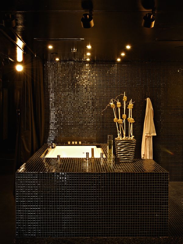 black bathroom interior design ideas 15