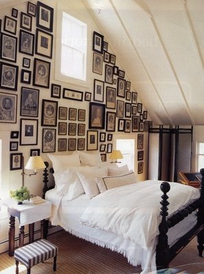 bedroom wall decor ideas with many frames 3