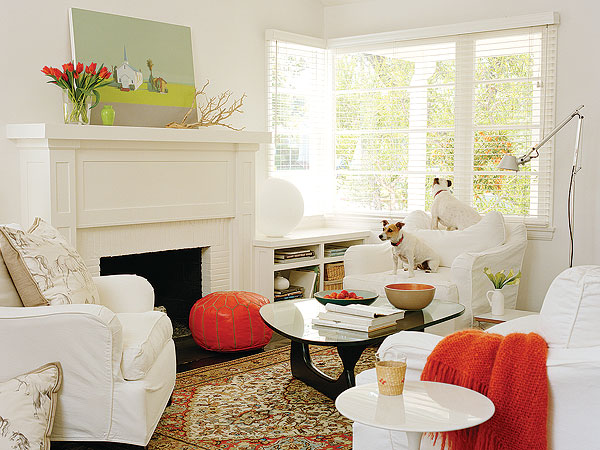 white with orange toch living room design idea
