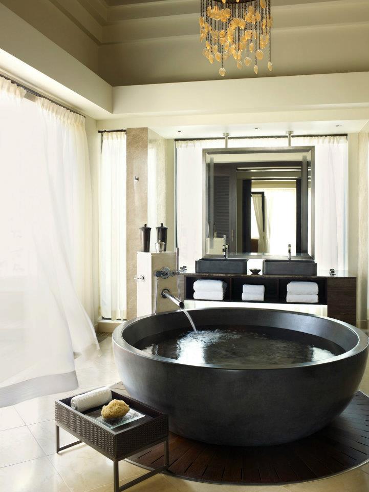 spectacular luxury Four Seasons bathrooms 4