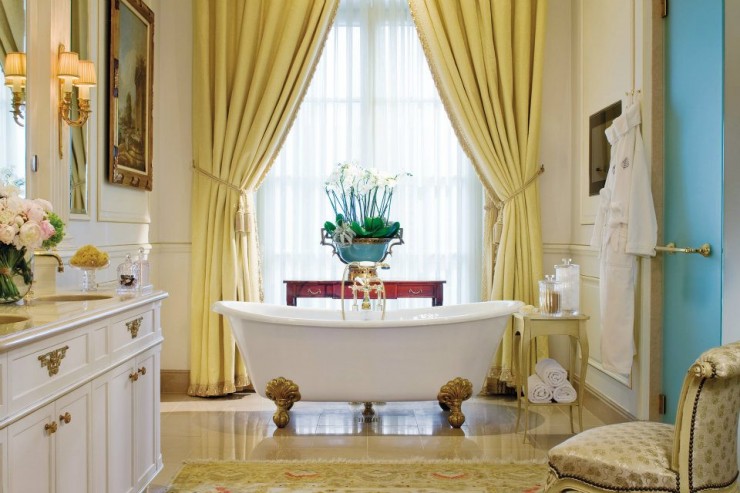 spectacular luxury Four Seasons bathrooms 6