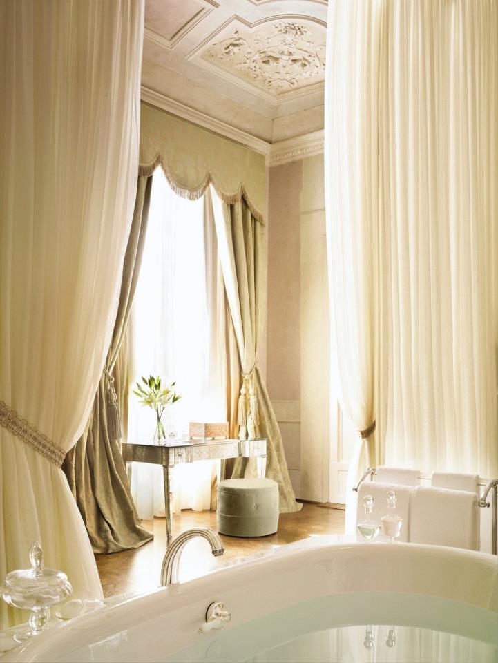 spectacular luxury Four Seasons bathrooms 9