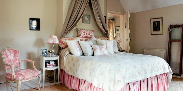 pink chabby chic bedroom 