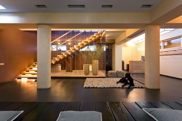 Impressive 3 House 2000 м2 by Yakusha Design