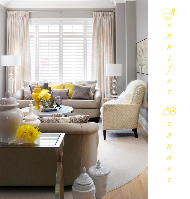 gul beige og grå farver i en stue