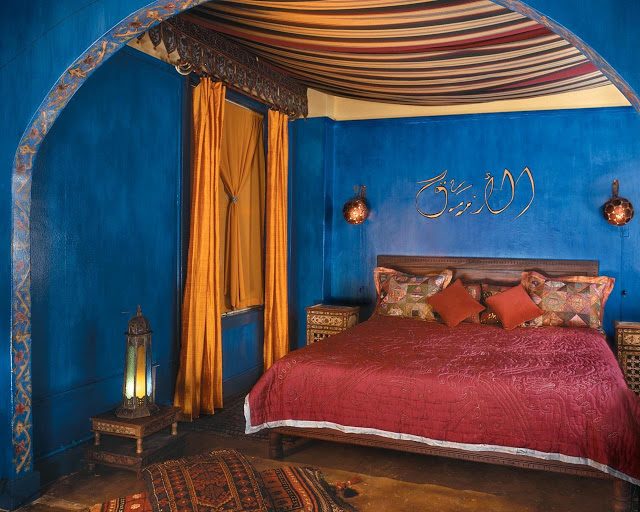 Dark Blue Moroccan Bedroom Decorating Idea
