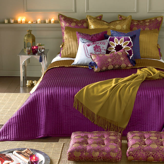 Moroccan Bedroom Decorating Idea with purple details 