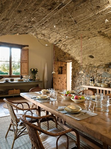 Mediterranean Comfortable Family Farmhouse kitchen