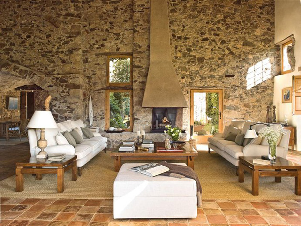 Mediterranean Comfortable Family Farmhouse living room