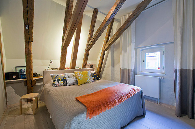 attic penthouse with beams 11