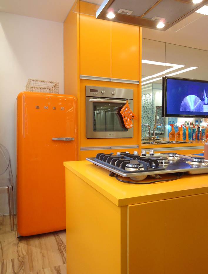 Kitchen Design Ideas With Retro Refrigerators That Steal The Show