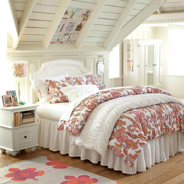 up on bright, bold color and pattern with this top-quality quilt ...