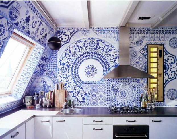 Blue white kitchen backsplah