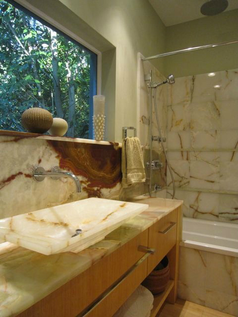 marble small bathroom design idea