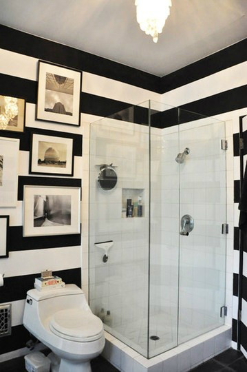 striped small bathroom design idea
