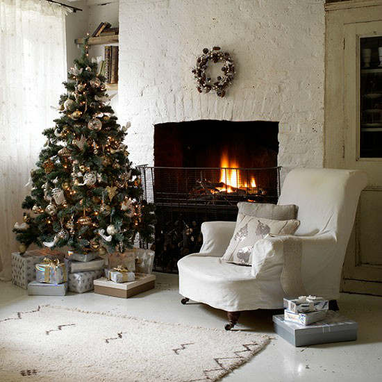 Christmas living room country decorating idea 4