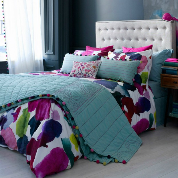 Elegant teal coloured large bedroom quilt with fuchsia highlights