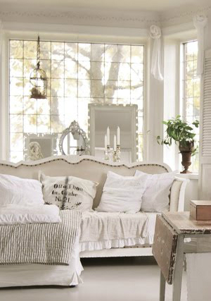 White Living Room Ideas 34