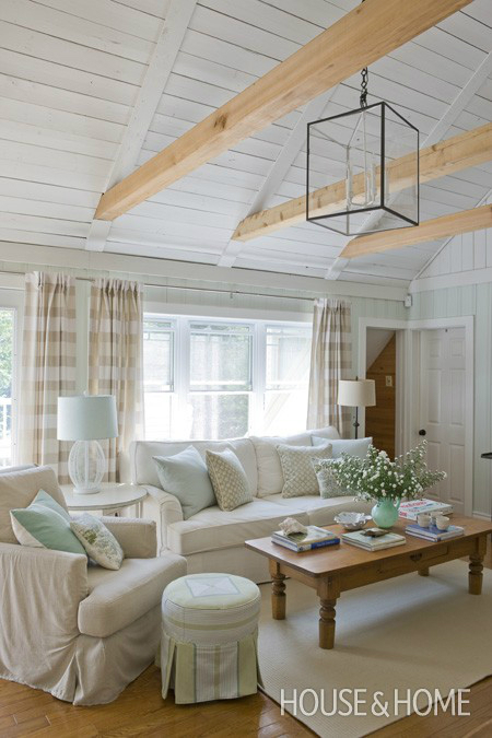 White Living Room Ideas 36