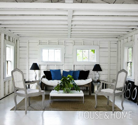 White Living Room Ideas 39
