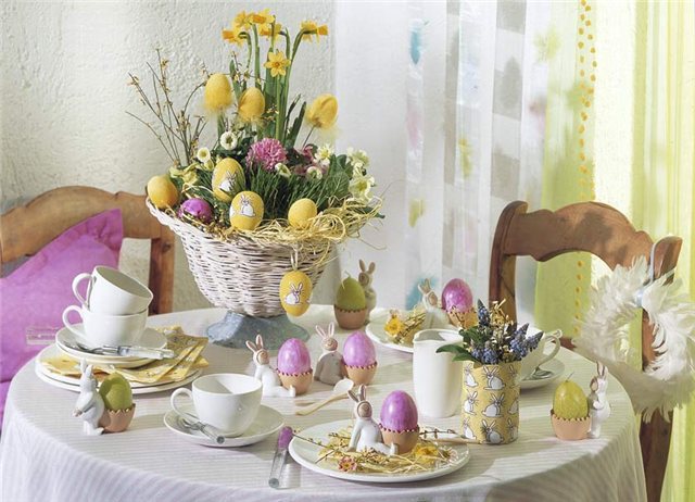 Easter Table Decorations 43