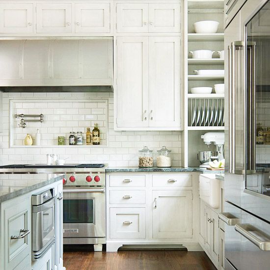 white Shaker style kitchen cabinets 