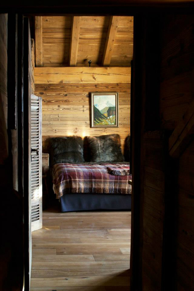 Magnificent Chalet Faithful to the Traditional Savoyard Style 8