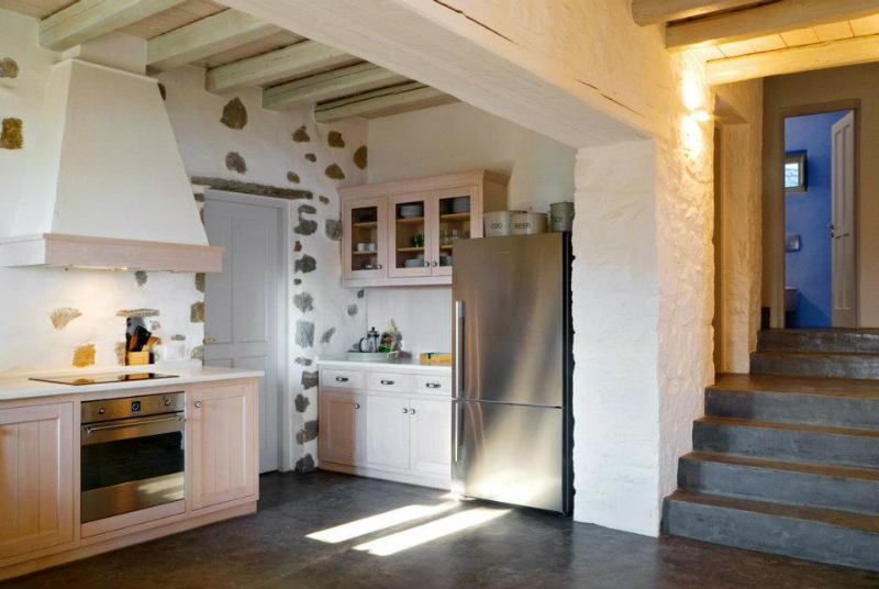 Kitchen Design Ideas with Stone Walls 43