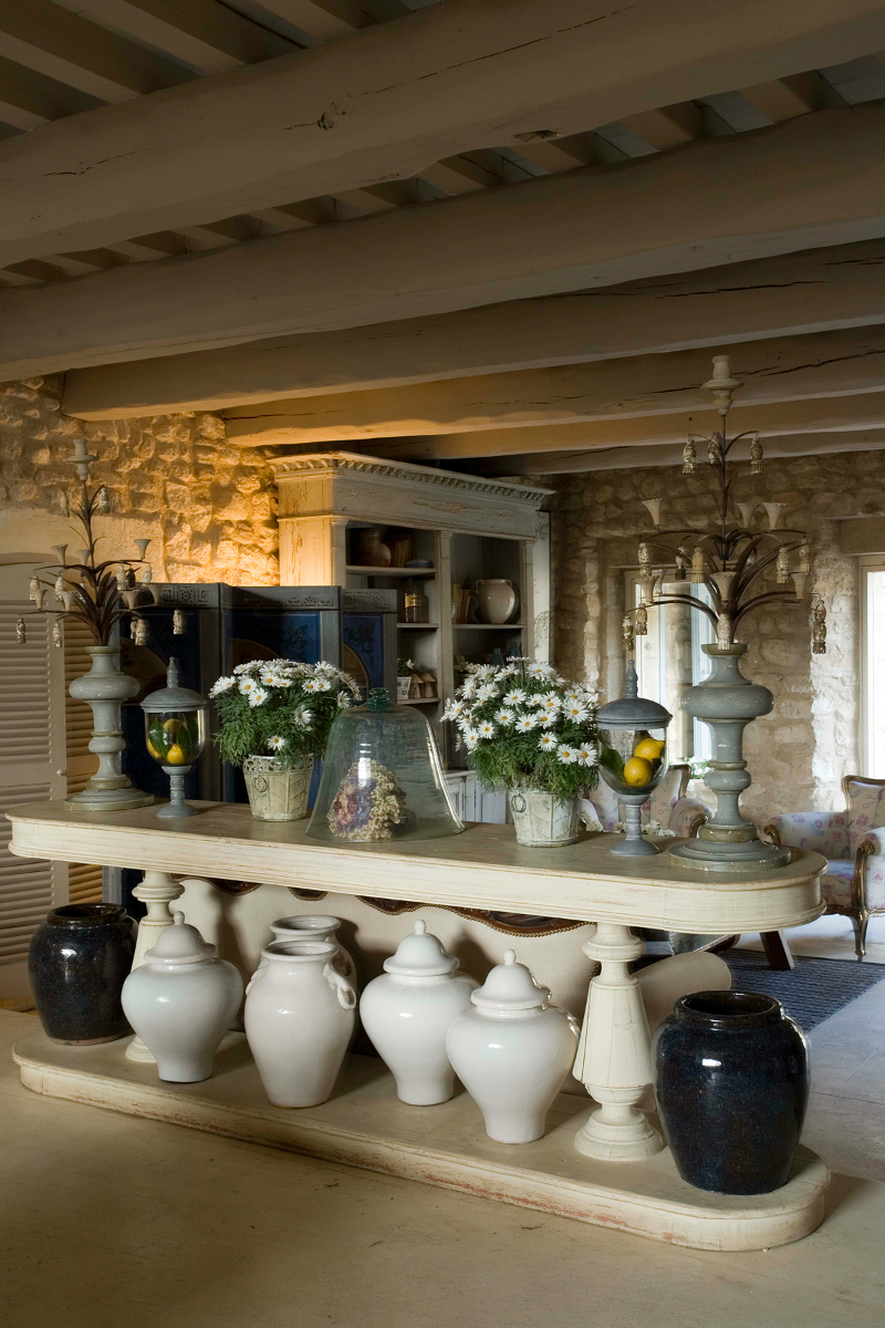 An Elegant 18th Century Residence Nestled Amongst The Provencal Vines16