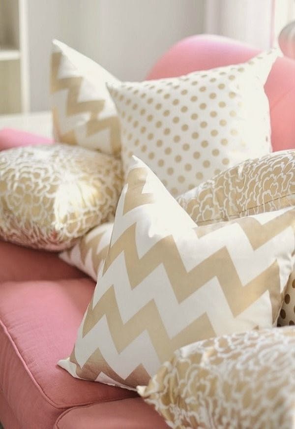 How To Mix Pillow Pattern To Enhance Your Decor 9