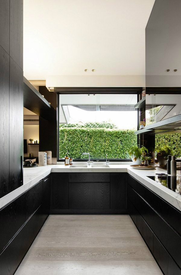  Inspired Black and White Kitchen Designs 10