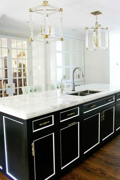  Inspired Black and White Kitchen Designs 18