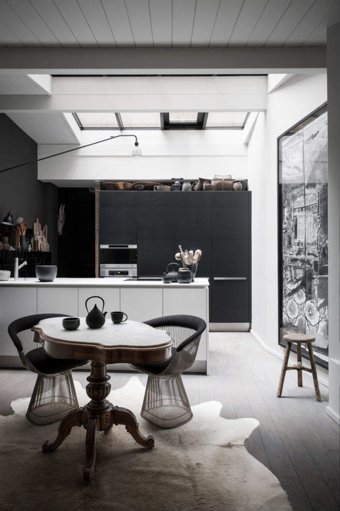  Inspired Black and White Kitchen Designs 22