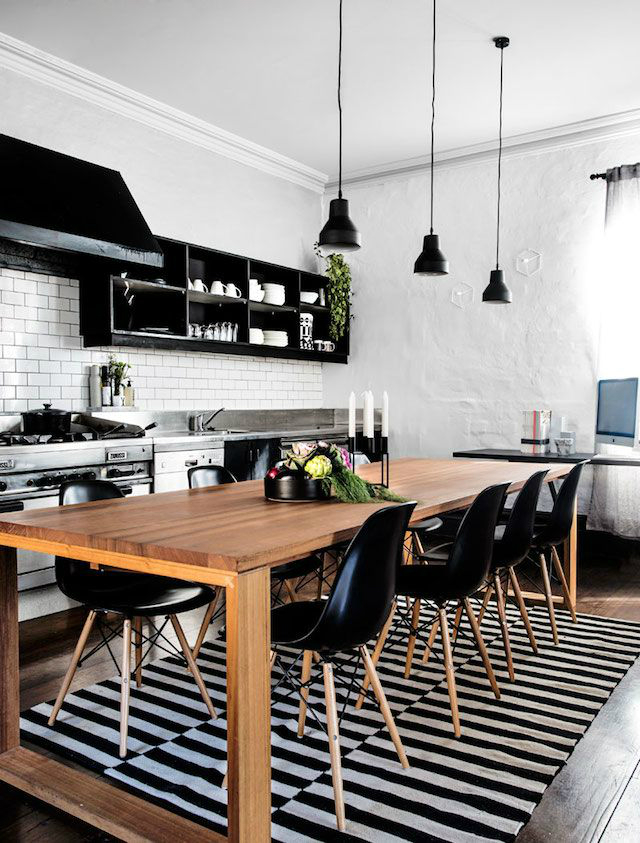  Inspired Black and White Kitchen Designs 