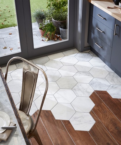 exagon tiles with wood flooring