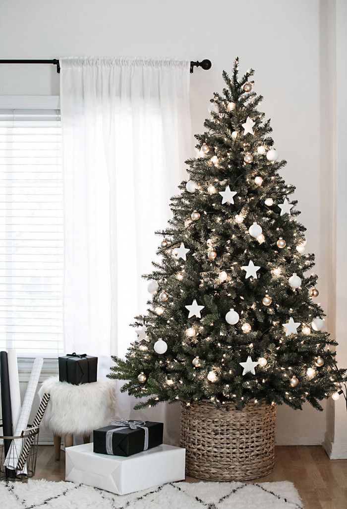 simple Christmas tree decoraing idea