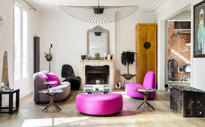 french traditional and modern living room with fuchsia touches