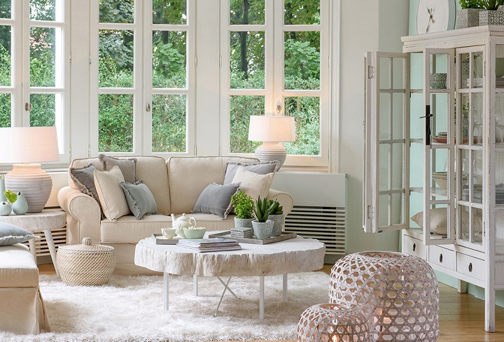 How To Add a Warm-Weather Feel to Your Living Room 2