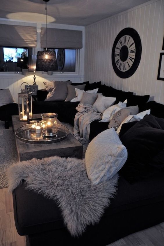 Black and White Living Room Idea 19