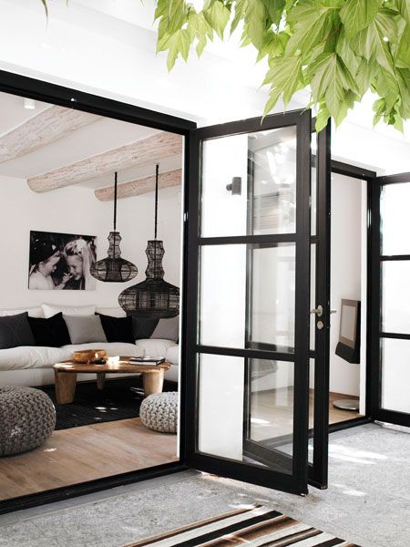 Black and White Living Room Idea 44