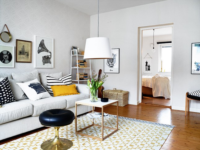 Lovely Apartment With Yellow Touches 7