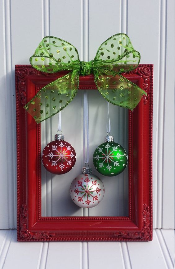 Christmas Picture Frame Wreath by OddsNEndsbyAly 