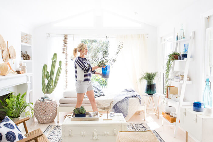 How to Create the Perfect Blue and White Sunroom 2