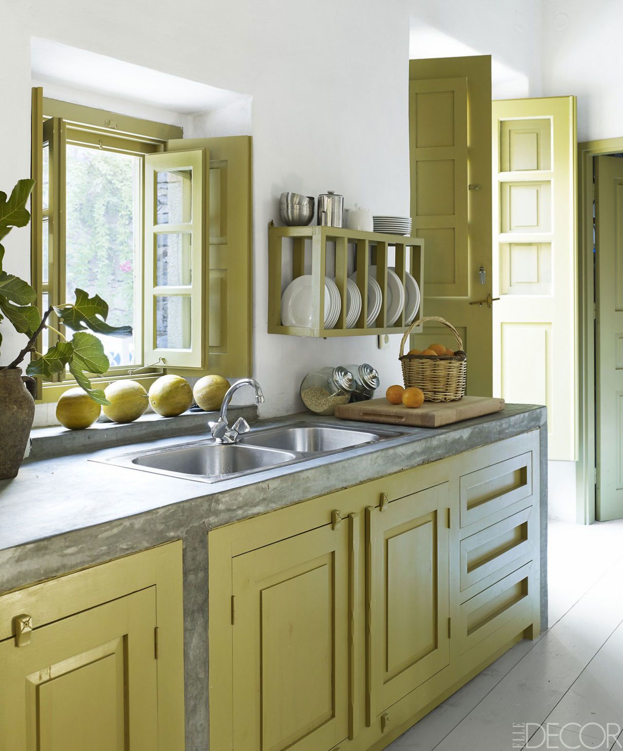 green kitchen design idea 16
