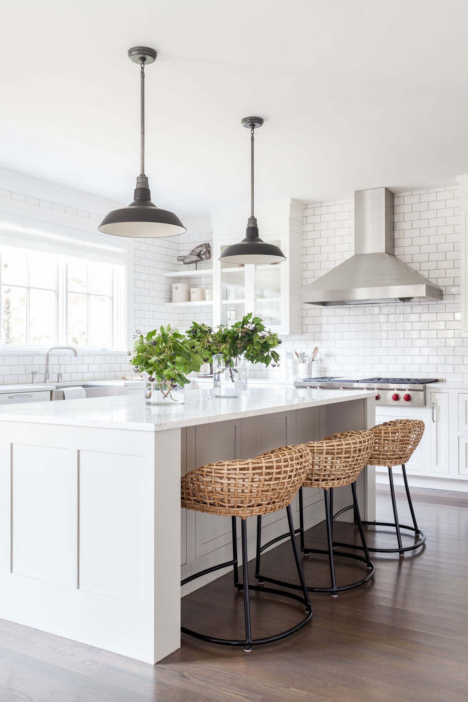 9 Dream Farmhouse Kitchen Designs to Inspire your Remodel - Check out these dreamy farmhouse inspired kitchens for amazing ideas to incorporate into your own kitchen. | https://heartenedhome.com 