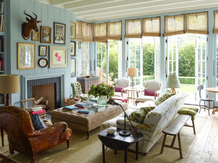 Country House With Traditional Decor 24