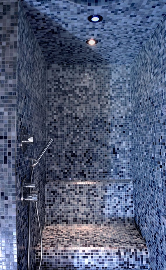 blue and white tiles mosaic bathroom
