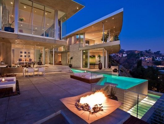 Impressive Contemporary Home in LA Pool