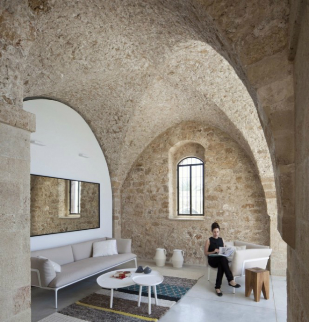 A castle-like apartment in Israel by Pitsou Kedem Architects 4